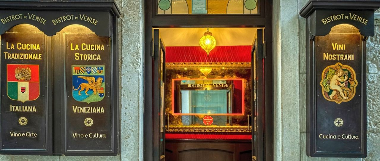 The painted signboards at the entrance of Bistrot de Venise